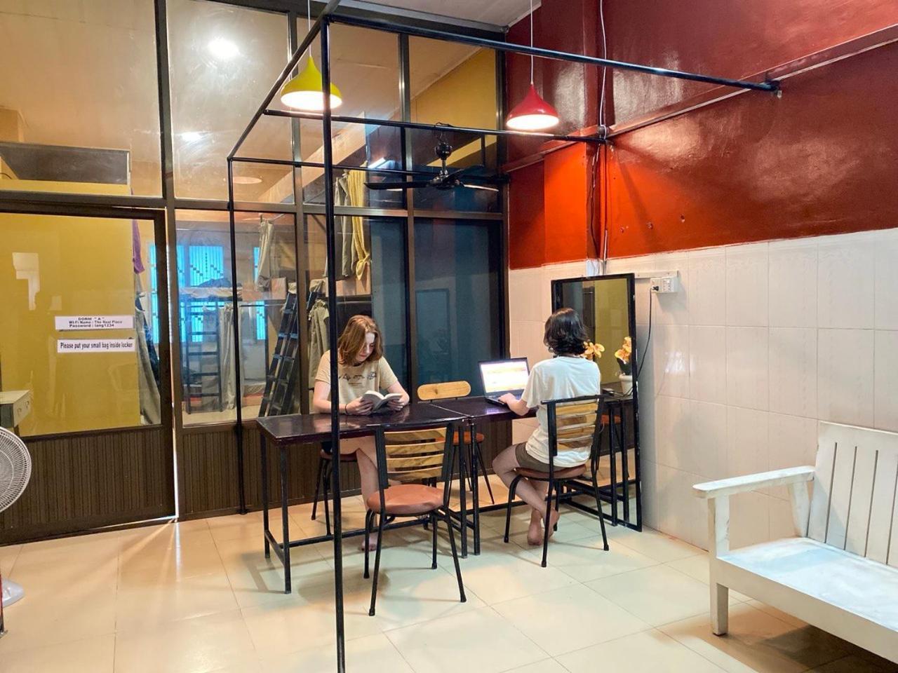 Social Backpacker Hostel & Rooftop Bar Battambang Dış mekan fotoğraf